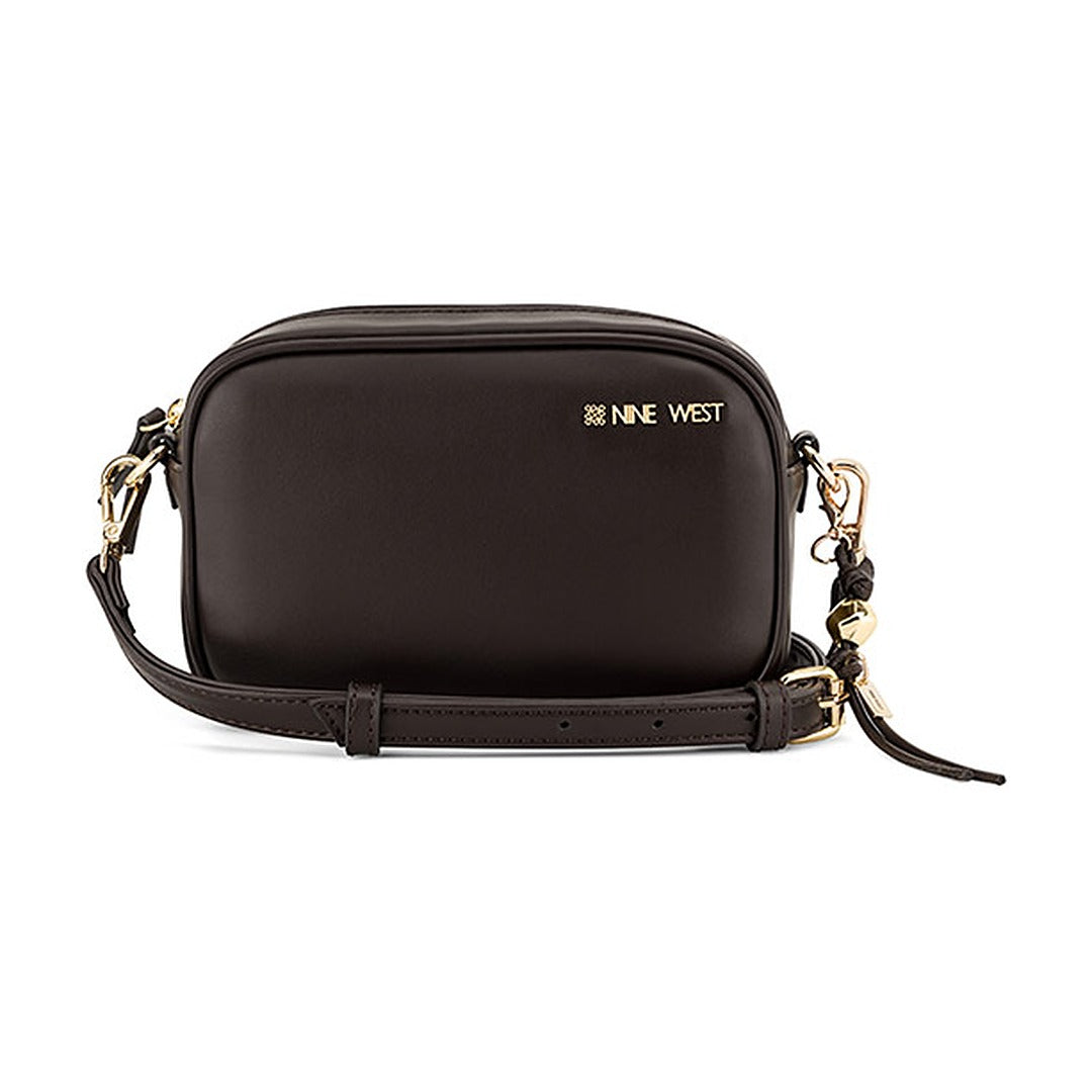 Cartera Nine West Camera Crossbody w/ Charm Daciana Espresso
