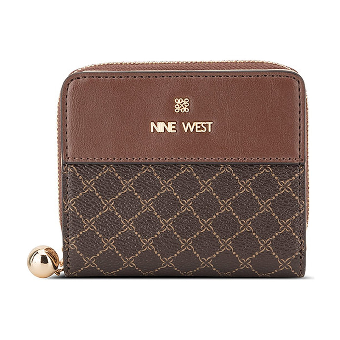 Billetera Nine West SLG Small Zip Around Marissa Brown Logo/Mahogany
