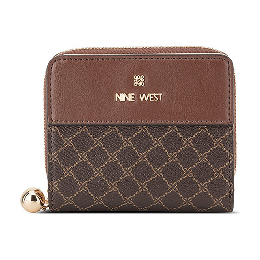 Billetera Nine West SLG Small Zip Around Marissa Brown Logo/Mahogany